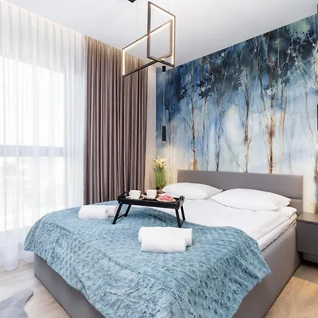 Mogilska By Renters Prestige شقة *