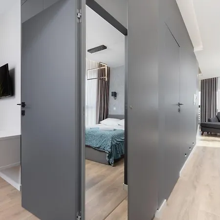 Mogilska By Renters Prestige شقة *