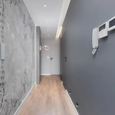 Mogilska By Renters Prestige شقة *